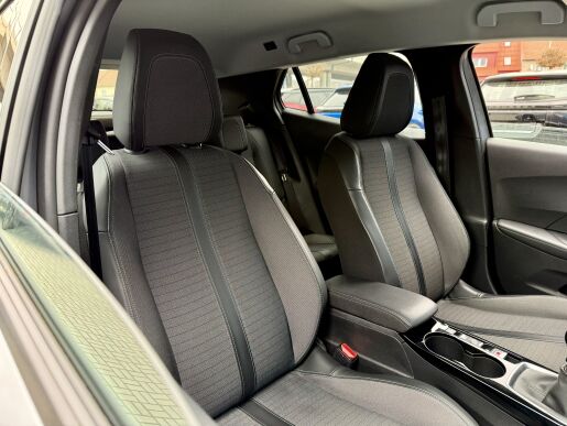 Peugeot 2008 ALLURE PACK 1.5HDi, ČR, Navigace