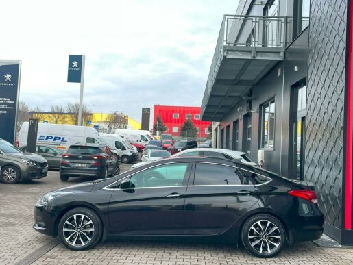 Hyundai i40 EXPERIENCE 1.7 CRDi 104 kW
