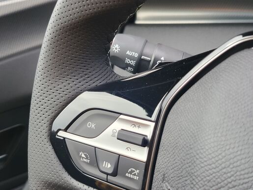 Peugeot 408 GT Hybrid 136 e-DCS6 