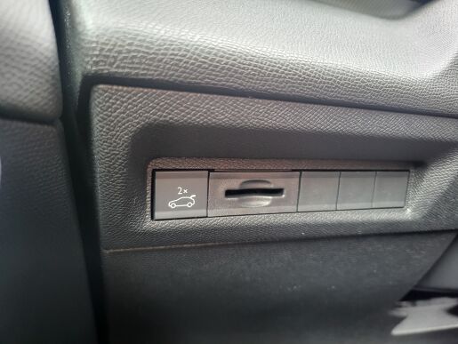 Peugeot 408 GT Hybrid 136 e-DCS6 