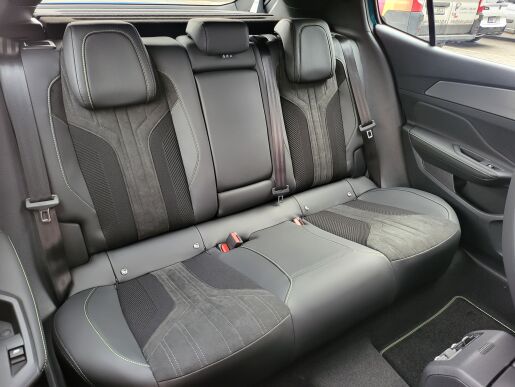 Peugeot 408 GT Hybrid 136 e-DCS6 