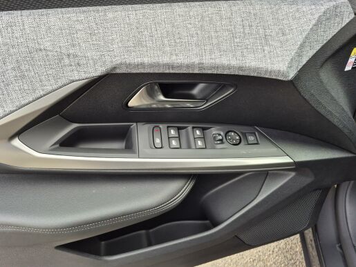 Peugeot 5008 ALLURE Hybrid 136 e-DCS6