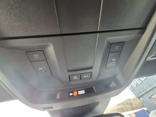 Peugeot 5008 ALLURE Hybrid 136 e-DCS6