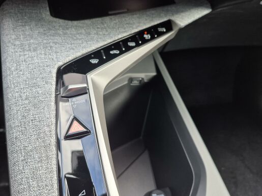 Peugeot 5008 ALLURE Hybrid 136 e-DCS6