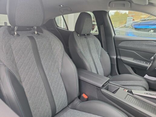 Peugeot 408 ALLURE Hybrid 136 e-DCS6