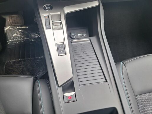 Peugeot 408 ALLURE Hybrid 136 e-DCS6