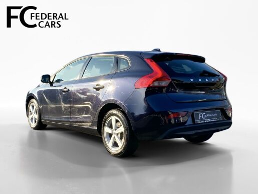 Volvo V40 D2 FWD + sada zimních pneu