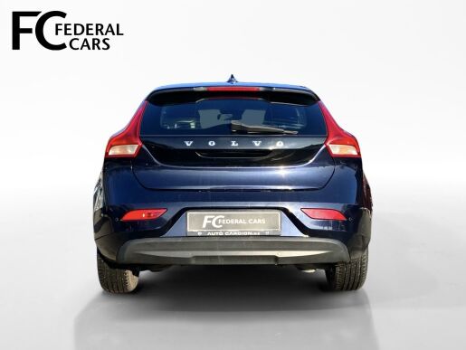 Volvo V40 D2 FWD + sada zimních pneu
