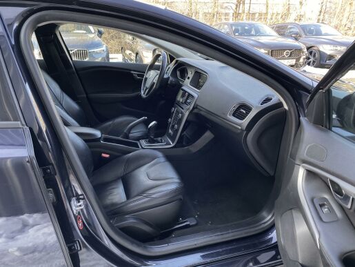 Volvo V40 D2 FWD + sada zimních pneu