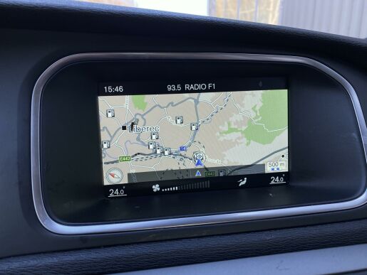 Volvo V40 D2 FWD + sada zimních pneu