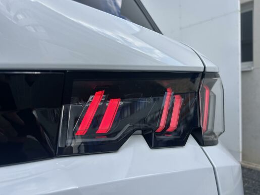 Peugeot 5008 ALLURE Hybrid 136 e-DCS6