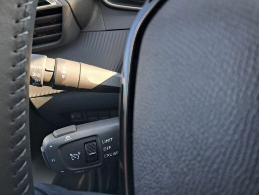 Peugeot 2008 2008 ALLURE PureTech 100 S&amp