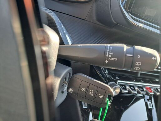 Peugeot 2008 2008 ALLURE PureTech 100 S&amp