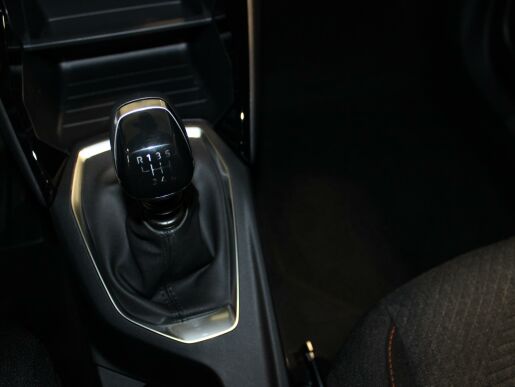 Peugeot 2008 STYLE PureTech 100 S&S MAN6