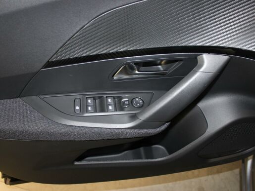 Peugeot 2008 STYLE PureTech 100 S&S MAN6
