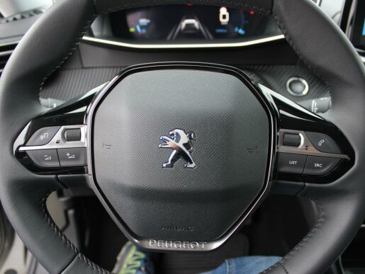 Peugeot 2008 ALLURE PACK 1.2PureTech, 130HP