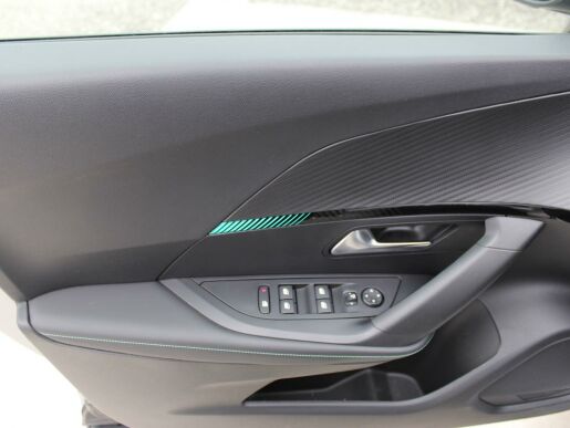 Peugeot 2008 ALLURE PACK 1.2PureTech, 130HP