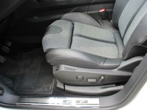 Peugeot 5008 1.5BlueHDi,130HP,Allure,7míst,