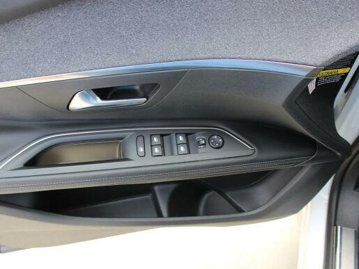 Peugeot 5008 1.5BlueHDi,130HP,Allure,7míst,