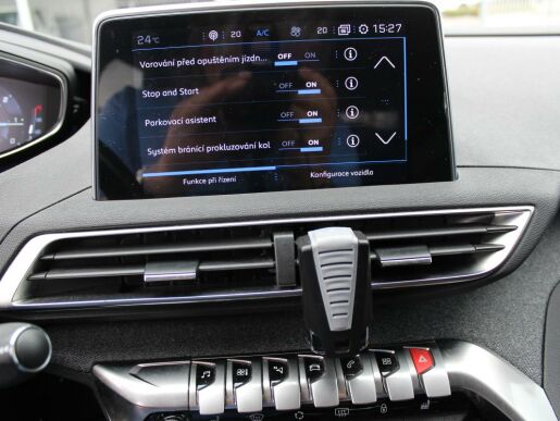 Peugeot 3008 1.5HDi,130HP,Allure,ČR,navi,