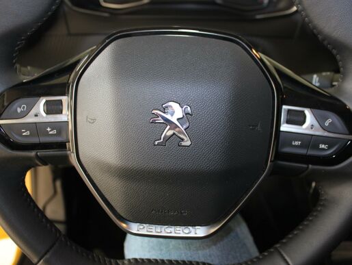 Peugeot 208 1.2PureTech,75HP,ČR,DPH,1.maj
