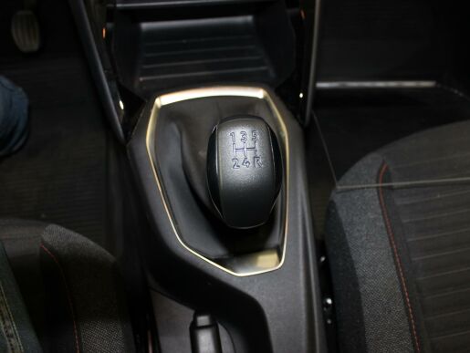 Peugeot 208 1.2PureTech,75HP,ČR,DPH,1.maj