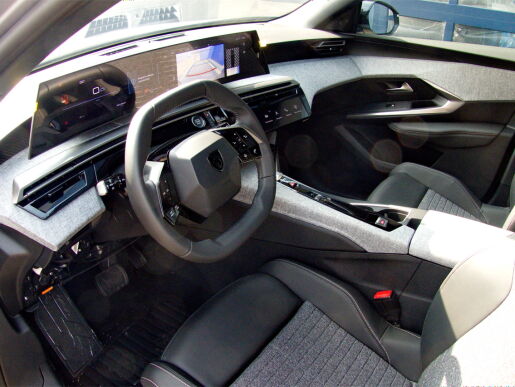 Peugeot 5008 Allure Hybrid 136 e-DCS6