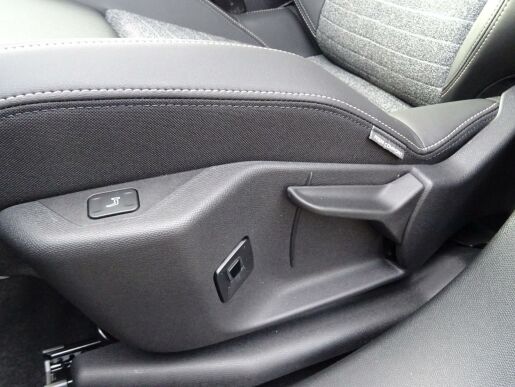 Peugeot 3008 ALLURE Hybrid 136k e-DCS6