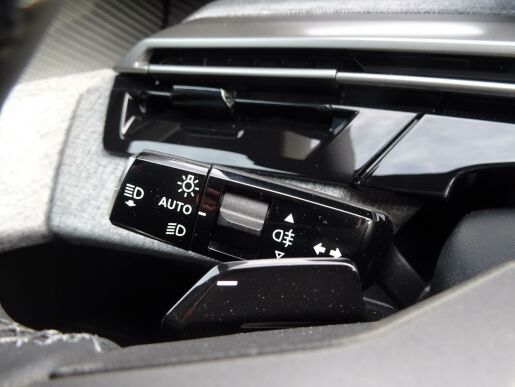 Peugeot 3008 ALLURE Hybrid 136k e-DCS6
