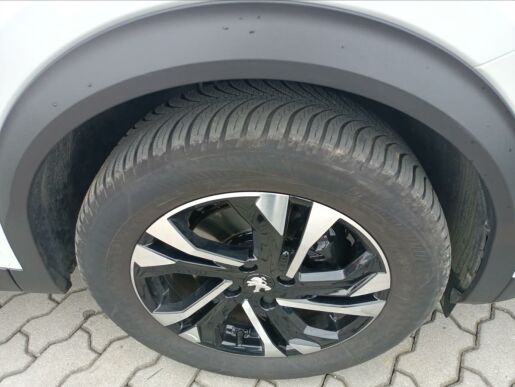 Peugeot 2008 GT Elektromotor 136 k