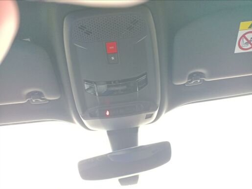 Peugeot 2008 GT Elektromotor 136 k