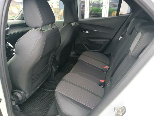 Peugeot 2008 GT Elektromotor 136 k