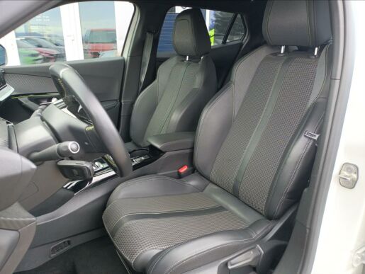 Peugeot 2008 GT Elektromotor 136 k