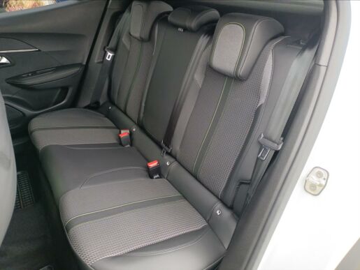 Peugeot 2008 GT Elektromotor 136 k