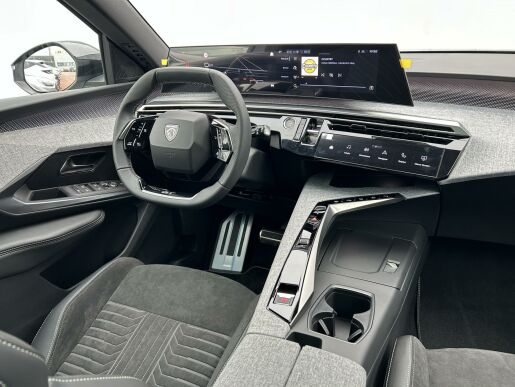 Peugeot 5008 GT Hybrid 136 e-DCS6