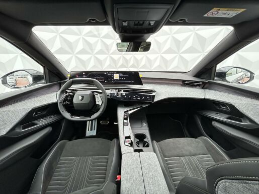 Peugeot 5008 GT Hybrid 136 e-DCS6