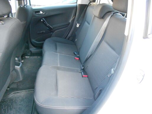 Peugeot 208 Active 1,2 82k ČR