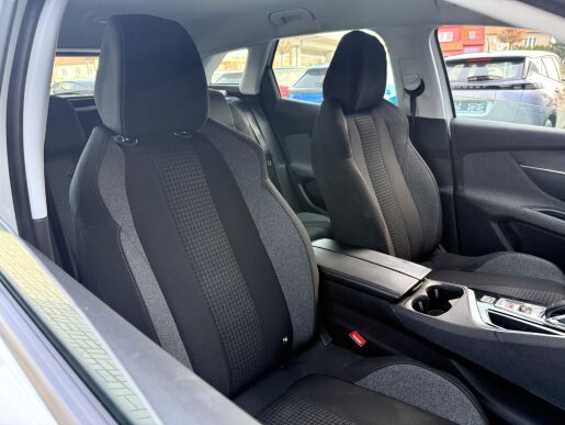 Peugeot 3008 ACTIVE, 130k, Automat, Výhřev sedadel