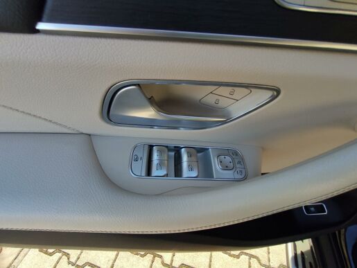 Mercedes-Benz GLE AMG 400 D 4 MATIC  330k 7 MÍST