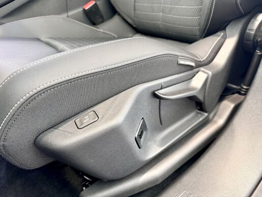 Peugeot 3008 ALLURE Hybrid 145k, Automat