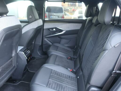 Peugeot 5008 GT Elektromotor 157kW/210k 73