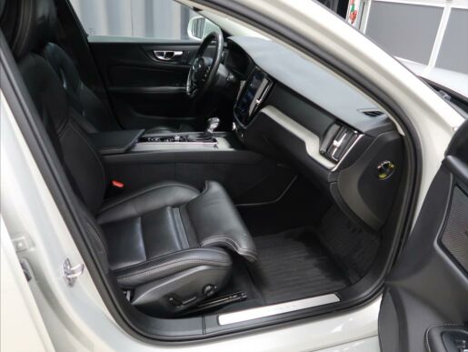 Volvo V60 2,0 D4  Momentum AUT
