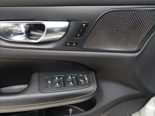 Volvo V60 2,0 D4  Momentum AUT