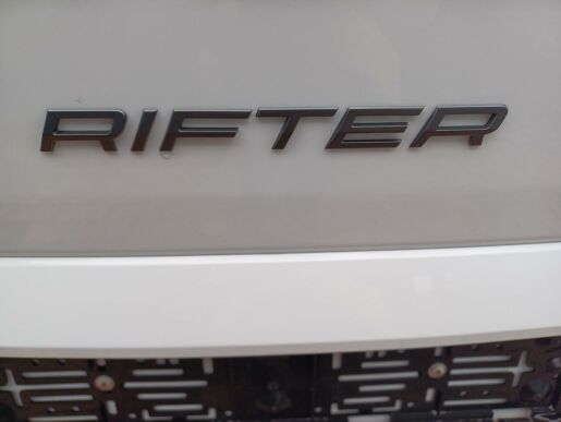 Peugeot Rifter ALLURE 1.5 BlueHDi 7 let zár.