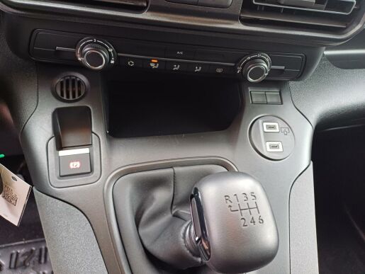 Peugeot Rifter ALLURE 1.5 BlueHDi 7 let zár.
