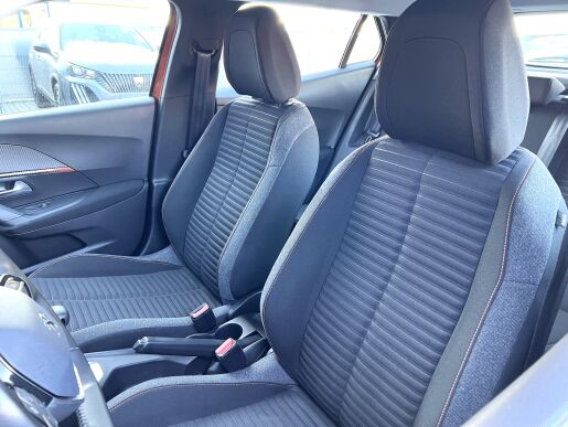 Peugeot 2008 ACTIVE PACK, 130 koní, ČR, Výhřev