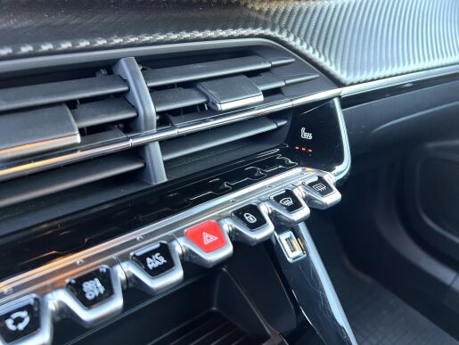 Peugeot 2008 ACTIVE PACK, 130 koní, ČR, Výhřev