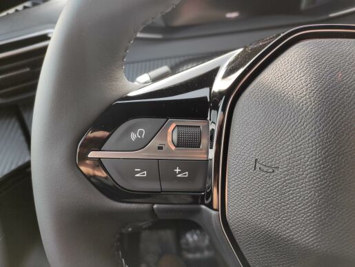 Peugeot 2008 ALLURE 1.2 136k HY AUTOMAT