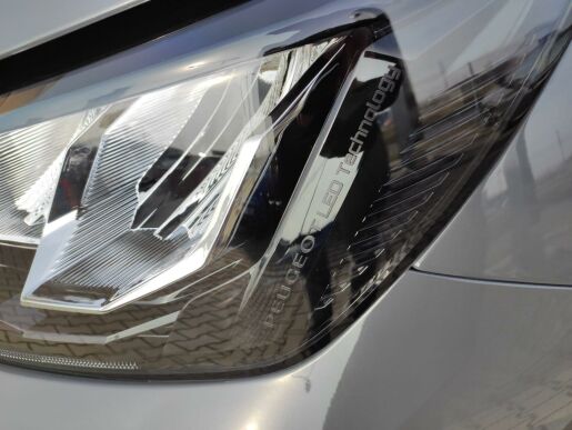 Peugeot 2008 ALLURE 1.2 136k HY AUTOMAT