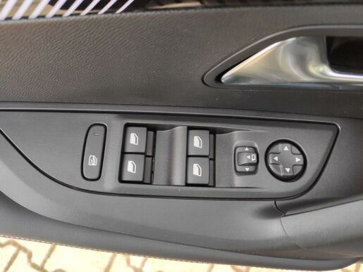 Peugeot 2008 ALLURE 1.2 136k HY AUTOMAT